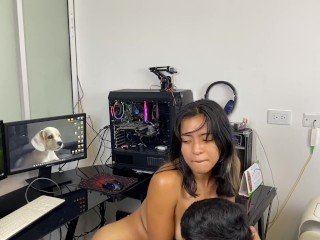 el adicto a los videojuegos y yo adicta a su verga