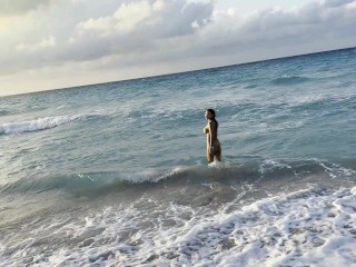 Monika Fox Swims In Atlantic Ocean And Poses Naked On A Public Beach In Cuba