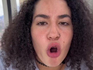 Joi español-esposa pervertida saca tu leche en el metrocable antes de irte a trabajar-Hairylonely