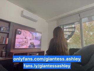 Your gamer giantess Ashley: crush and worship