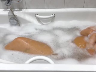 18 year old with big tits masturbates in the bathtub