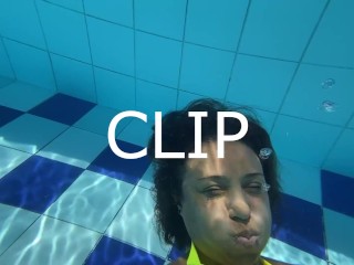 CLIP MY HAIR IN THE WATER