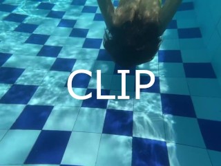 CLIP MY HAIR IN THE WATER