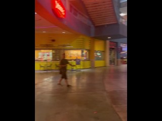 COLLEGE GIRL FLASHING IN THE SHOPPING MALL