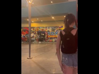 COLLEGE GIRL FLASHING IN THE SHOPPING MALL