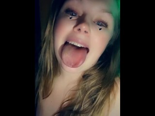 Deep throat clip on a rainbow cock pop message if interested in the video of what else I do with!