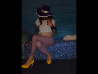 Purple tights and Mexican hat cowgirl ZZ plugs her lovesense in and makes a mess