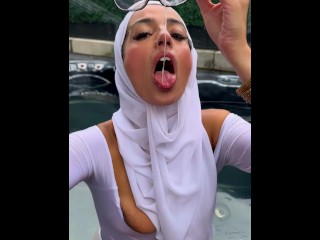 Hijabi Aaliyah Yasin sucks DirtySpringbok's cock in the hot tub and gets his cum on her glasses