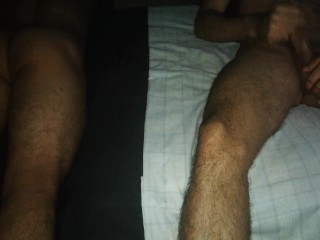 Linda puta mueve su culo y me hace venir