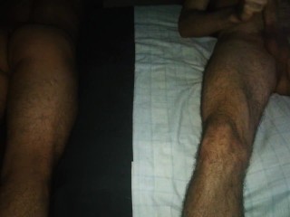 Linda puta mueve su culo y me hace venir