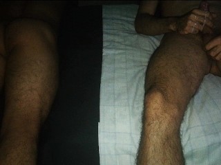 Linda puta mueve su culo y me hace venir