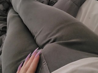 I get so damn horny wearing skinny jeans. my feet look cute !