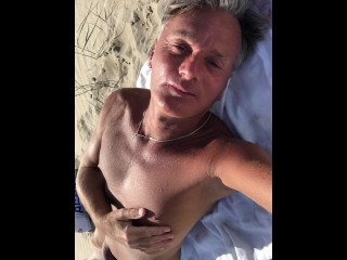 UltimateSlut Christophe PUBLIC MASTURBATION AT THE BEACH