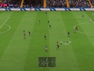 c'est un match de foot avec des femmes