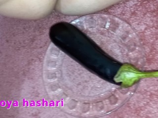 بادمجون میکنه تو کس زن .د.ا.د.ا.ش.ش. و آبشو میاره - eggplant
