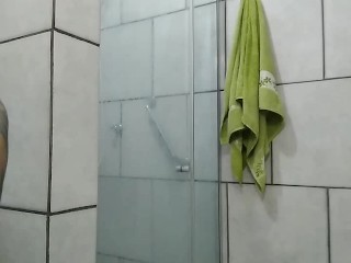 Hora do banho com gesso