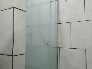 Hora do banho com gesso