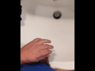 En vacance, je me fais jouir discrètement dans la salle de bain / Masturbation / Ejaculation