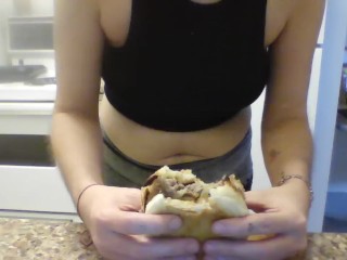 Eating Homemade Burgers 1🍔