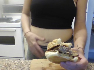 Eating Homemade Burgers 1🍔