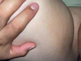 me la chupa toda a mientras todos estan en casa