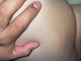 me la chupa toda a mientras todos estan en casa