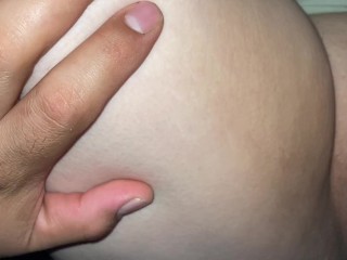 me la chupa toda a mientras todos estan en casa