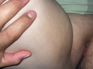 me la chupa toda a mientras todos estan en casa