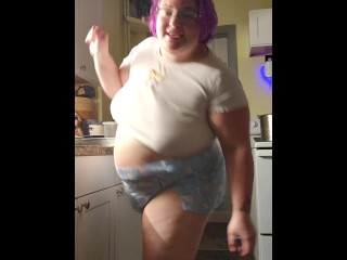 Diaper BBW girly Dances doing dishes