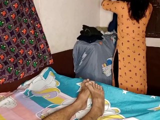 Malik le kam garnewali lai room safa garne bahana garera chikyo