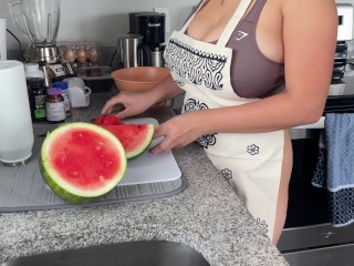 BIG TITS LATINA WAS JUST TRYING TO CUT SOME WATERMELONS