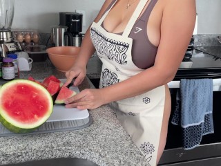 BIG TITS LATINA WAS JUST TRYING TO CUT SOME WATERMELONS