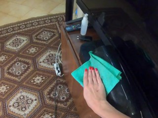 Babe Stuck While Cleaning and Lover Doggystyle Fuck Her Pussy - Creampie