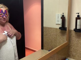 Chubby Whore Cali Charm piss in bathroom