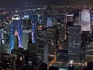 The giantess Lina grows up in a city (SFX)