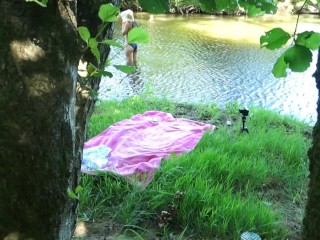 SOLO GIRL EXHIBITING OUTDOOR AT THE RIVER