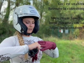 Exhib en moto et sodomie dans les bois