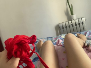 男生第一次独自一人在女朋友家自慰