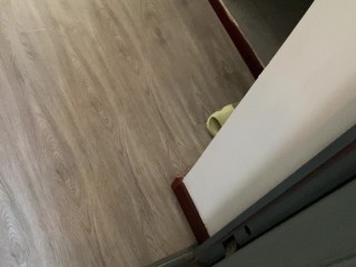 男生第一次独自一人在女朋友家自慰