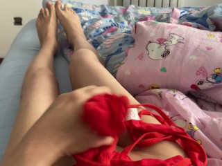 男生第一次独自一人在女朋友家自慰