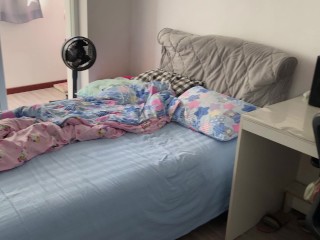 男生第一次独自一人在女朋友家自慰