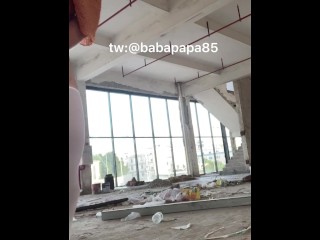 【巴巴爸爸】丑伪娘白丝袜黄色小跟鞋连衣裙真空公路边和工地露出