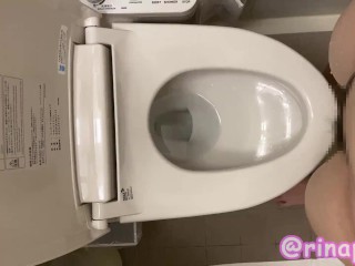 【女子大生】トイレで立っておしっこしました♡