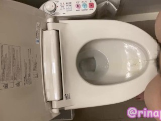 【女子大生】トイレで立っておしっこしました♡