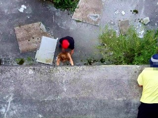 Nous avons fait l'amour dans ce bâtiment abandonné mais il n'était pas vide...