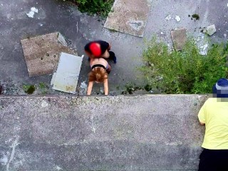 Nous avons fait l'amour dans ce bâtiment abandonné mais il n'était pas vide...