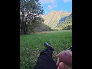 Me hago una paja mientras disfruto de los alpes franceses