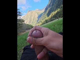 Me hago una paja mientras disfruto de los alpes franceses