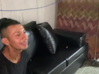 esa hermosa rubia le es infiel a su esposo con el vecino mientras el no esta en su casa