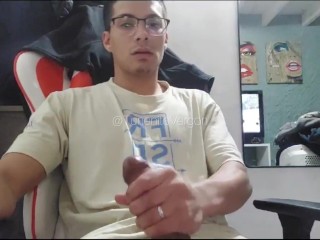 Youtuber jerks off after making a video!